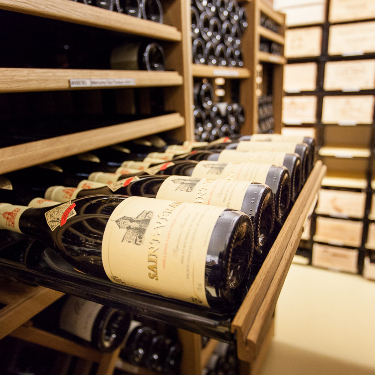 Cave à vin : 10 façons de stocker ses bouteilles chez soi